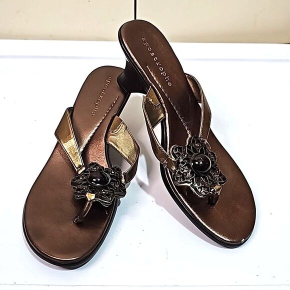 Sandals by Apostrophe Gold Size 8 - Picture 1 of 7